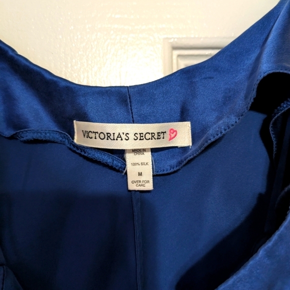 Vintage Victoria Secret %100 Silk Slip - Size Medium - Picture 2 of 3